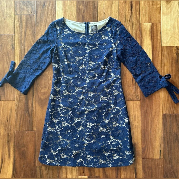 Vince Camuto Navy Lace Tan Lined 3/4 Sleeved Tie Sleeved Scoop Neck Dress size 6 - Picture 1 of 7